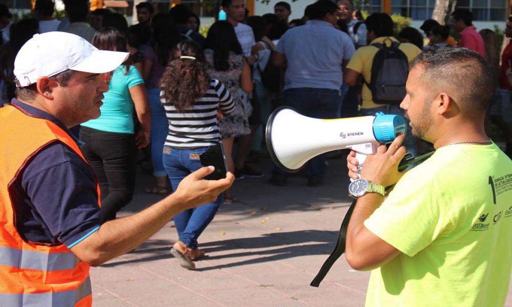 Moviliza CUCosta a más de 850 personas en macrosimulacro”