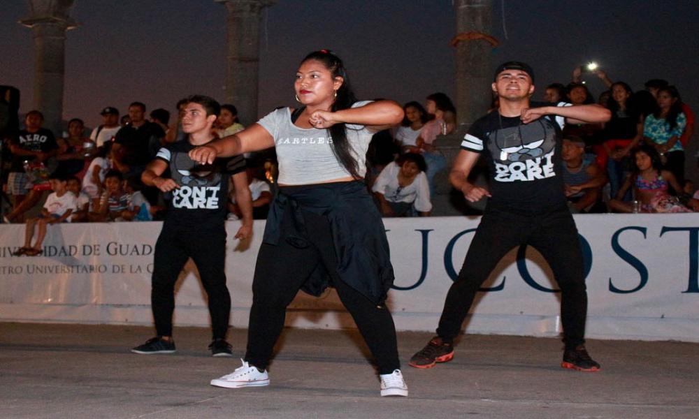 PromuevPromueven universitarios actividad física con Festival de Baileen universitarios actividad física con Festival de Baile