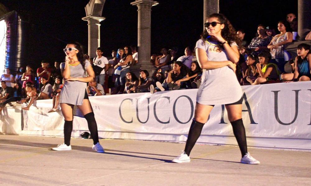 Promueven universitarios actividad física con Festival de Baile
