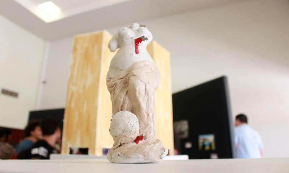 Exhortan a futuros artistas visuales a crear con conciencia social