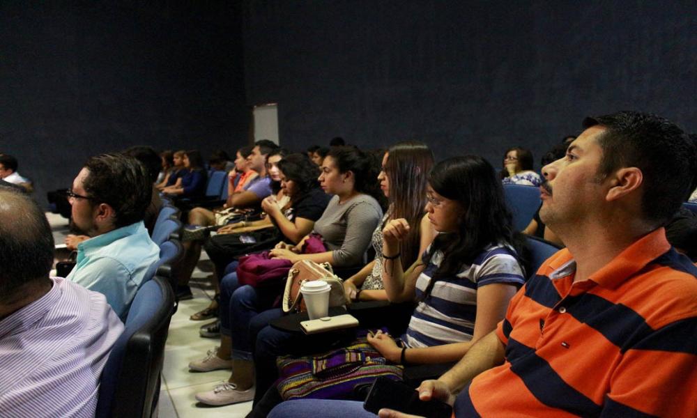 Presentan proyectos de investigación en coloquio de Ciencias Sociales