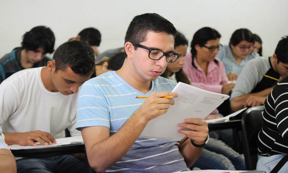 Presentarán examen de admisión aspirantes a licenciatura en CUCosta