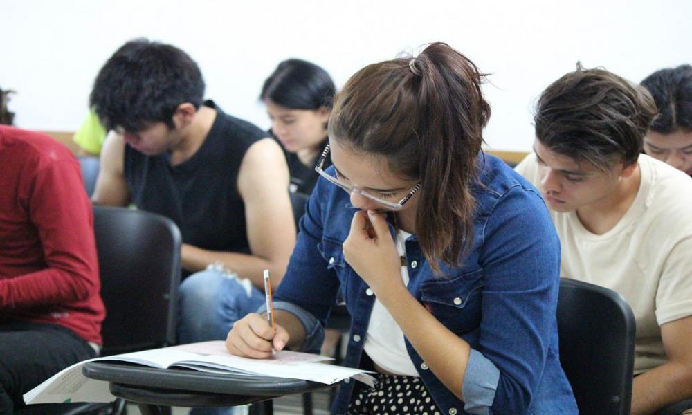 Presentarán examen de admisión aspirantes a licenciatura en CUCosta