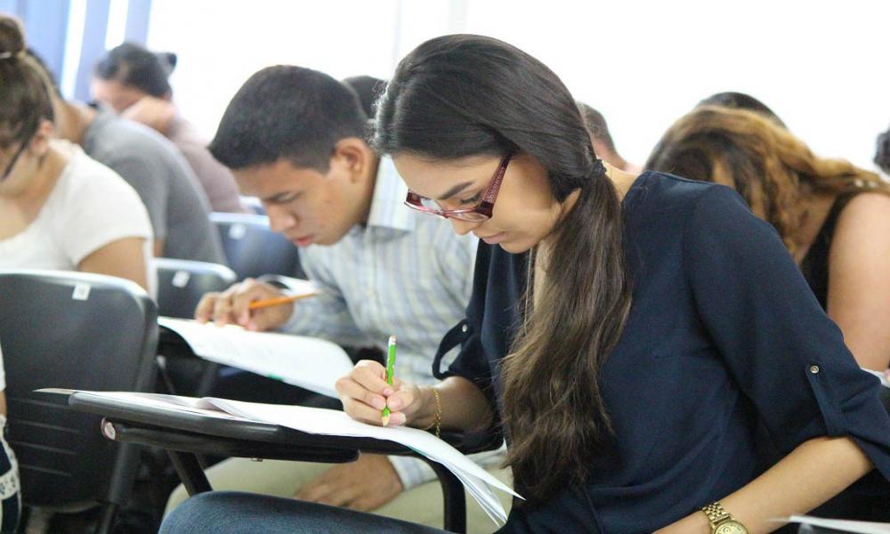 Presentarán examen de admisión aspirantes a licenciatura en CUCosta