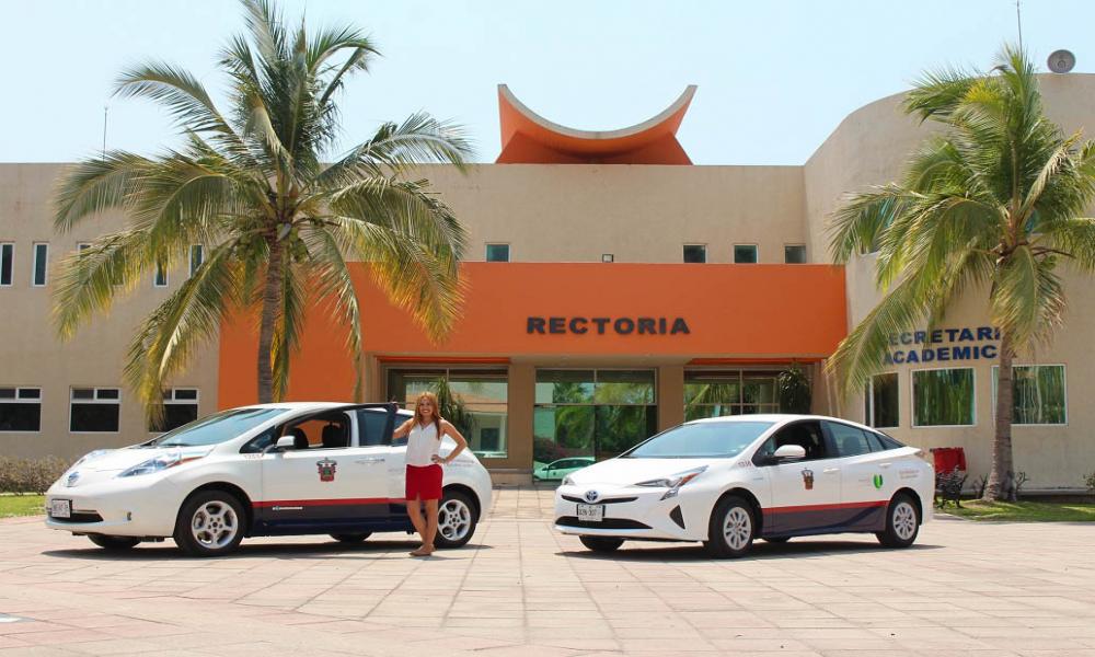 Inicia CUCosta renovación vehicular con autos ecológicos