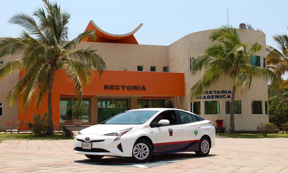 Inicia CUCosta renovación vehicular con autos ecológicos