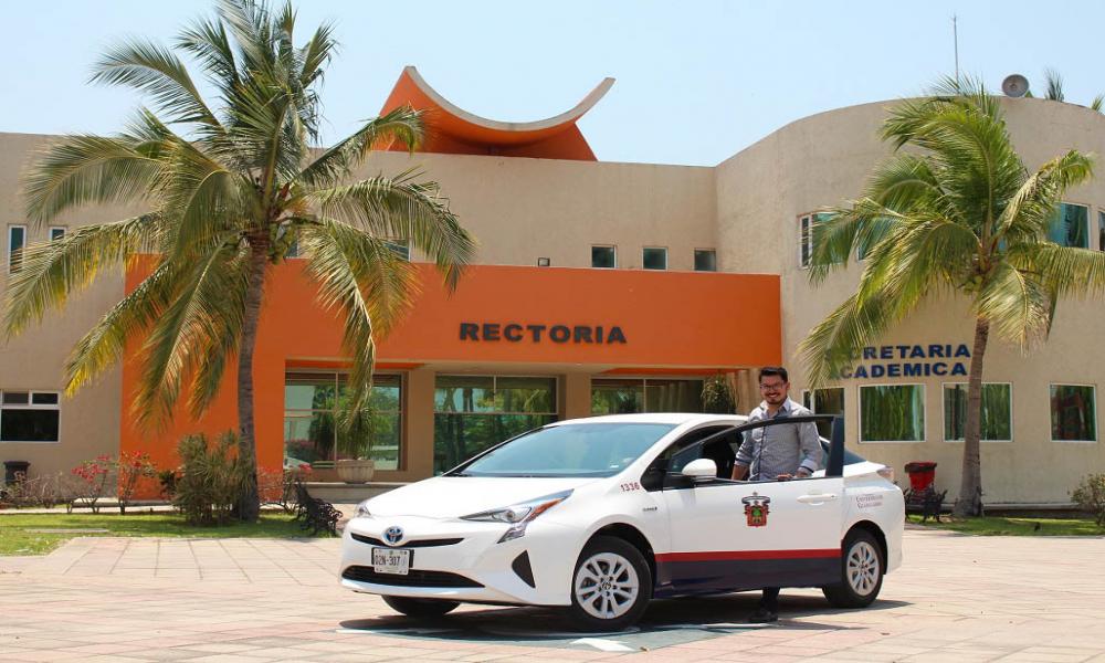 Inicia CUCosta renovación vehicular con autos ecológicos