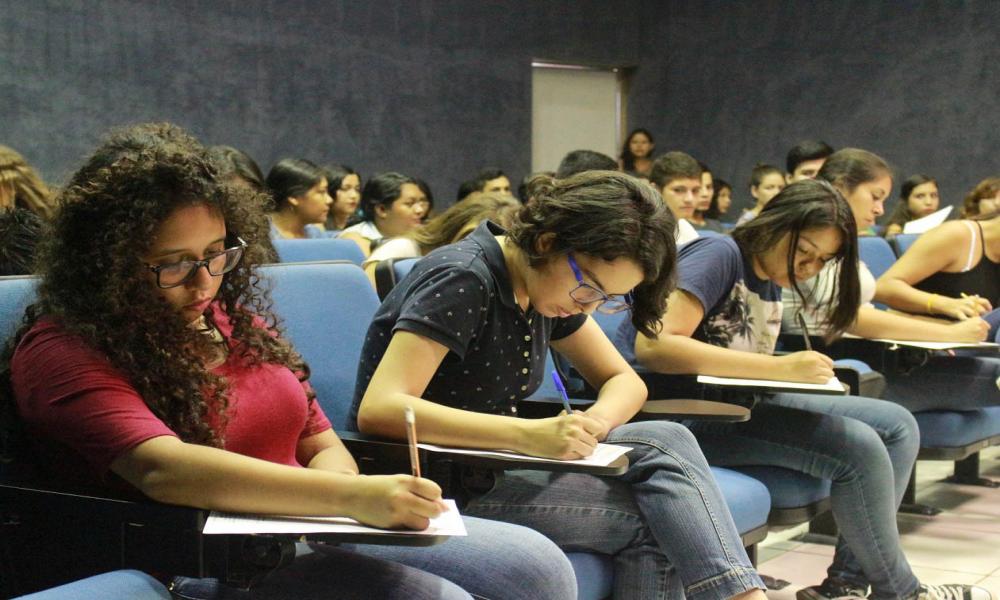 Admite UdeG a 70 mil 997 alumnos en niveles medio superior y superior