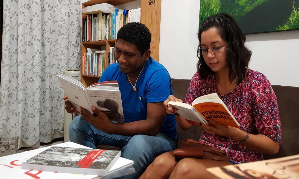 CUCosta dona libros a promotores de lectura “Letras Navegantes”