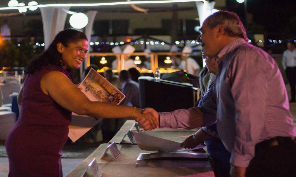 Clausuran diplomado ejecutivo impartido a personal de Velas Resorts