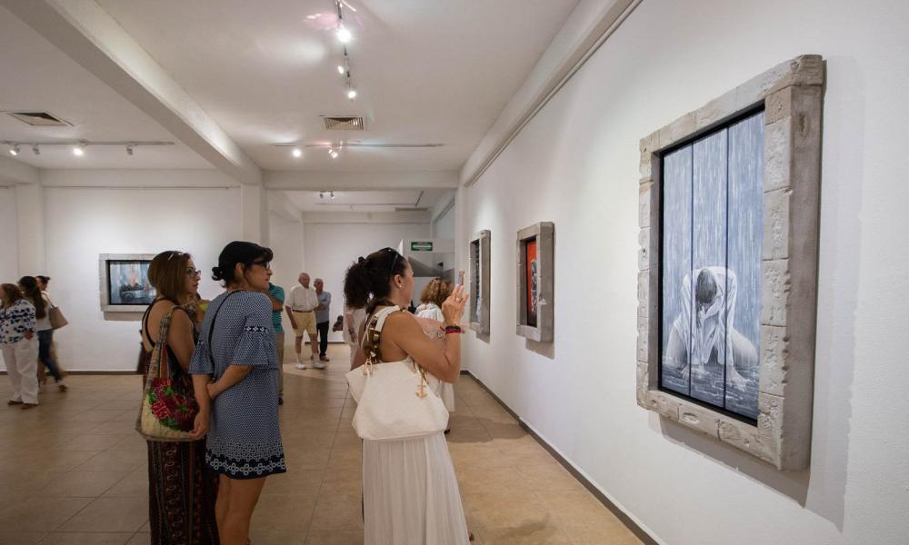 Continúa en CUCosta la exposición colectiva “Peligro de exclusión”