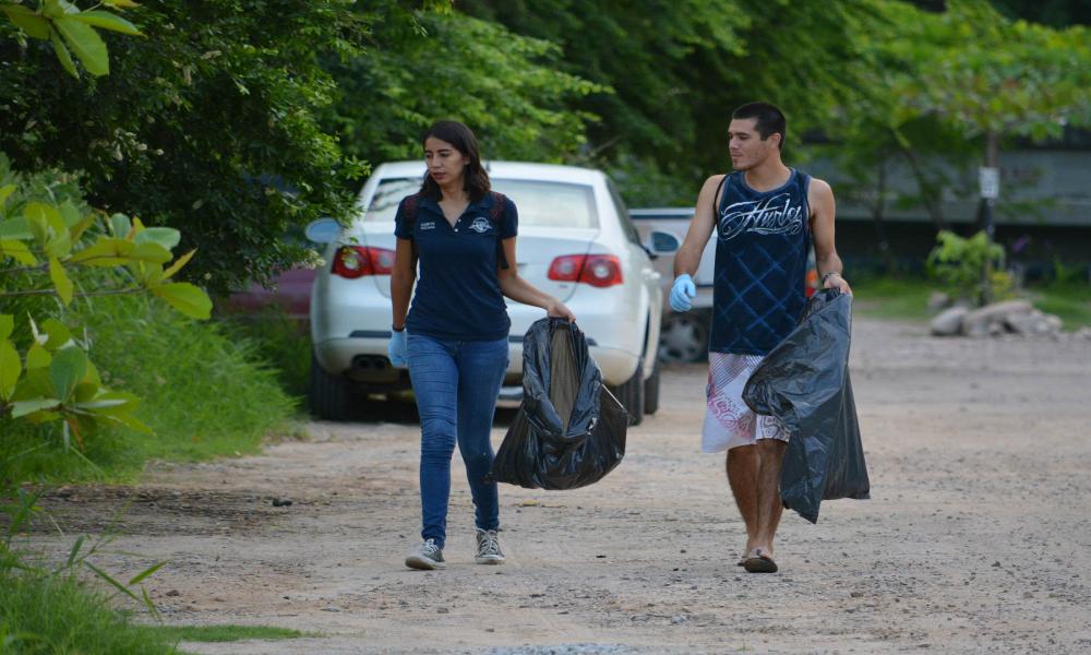 Investigadores de la UdeG detectan contaminación por plásticos en costas de Jalisco