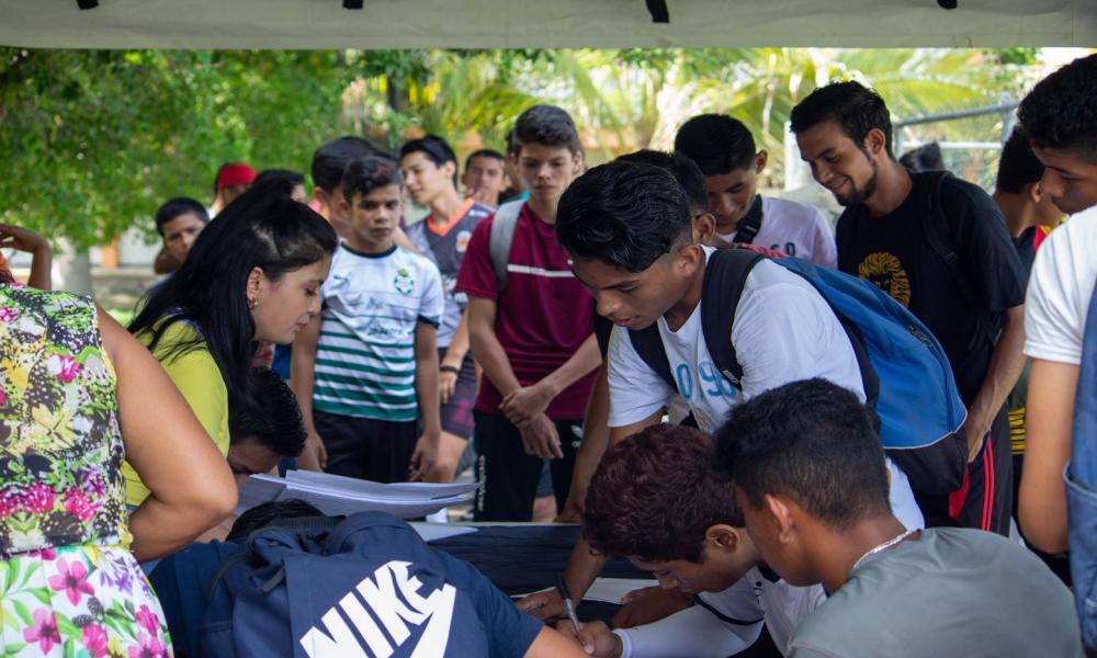 Las visorías gratuitas continúan este viernes 17 de agosto y están abiertas a niños y jóvenes de Puerto Vallarta y Bahía de Banderas Idioma Español El Centro de Formación Deportiva (CEF-UDG) Leones Negros CUC abrió este jueves su primera de dos jornadas de visorías gratuitas para niños y adolescentes de Puerto Vallarta y la región que aspiren a integrarse a la estructura del futbol profesional de los Leones Negros de la Universidad de Guadalajara (UdeG).  La tercera convocatoria para las visorías del equipo