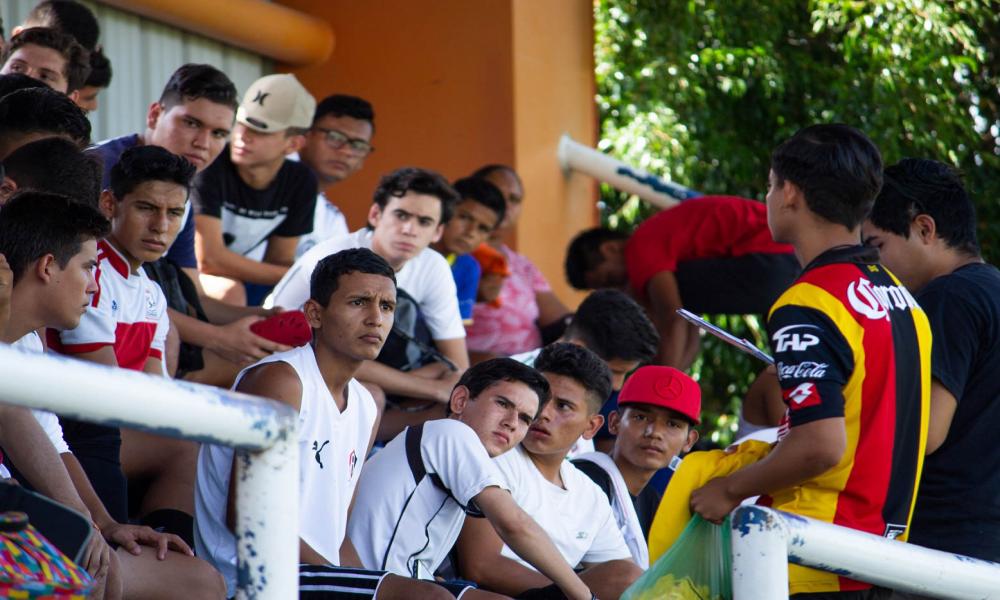 Las visorías gratuitas continúan este viernes 17 de agosto y están abiertas a niños y jóvenes de Puerto Vallarta y Bahía de Banderas Idioma Español El Centro de Formación Deportiva (CEF-UDG) Leones Negros CUC abrió este jueves su primera de dos jornadas de visorías gratuitas para niños y adolescentes de Puerto Vallarta y la región que aspiren a integrarse a la estructura del futbol profesional de los Leones Negros de la Universidad de Guadalajara (UdeG).  La tercera convocatoria para las visorías del equipo