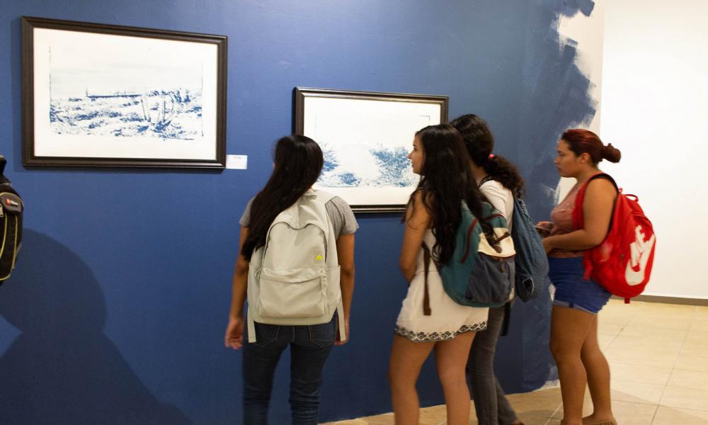 Inauguran exposiciones plásticas “En el ojo del tiempo” y “Presión MX” en el Museo de arte Peter Gray