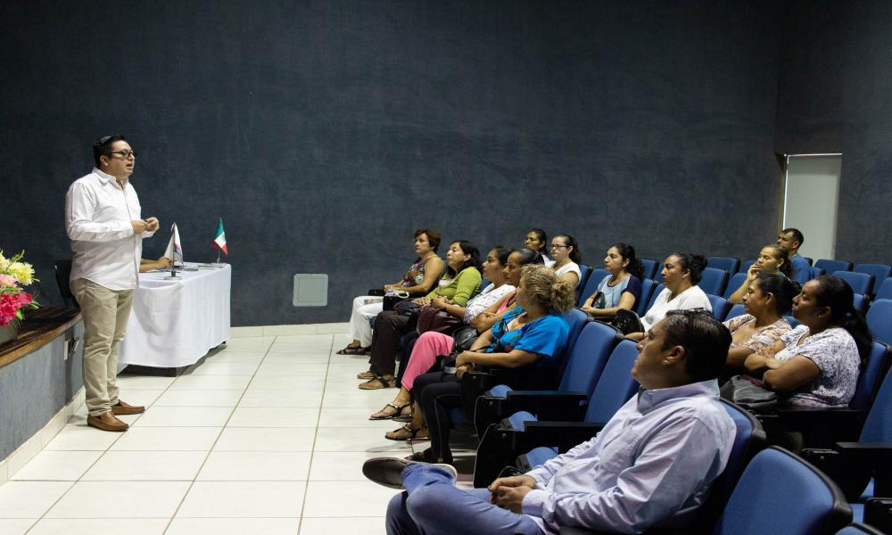 Licenciatura en Administración del CUCosta estrecha vinculación con padres de familia