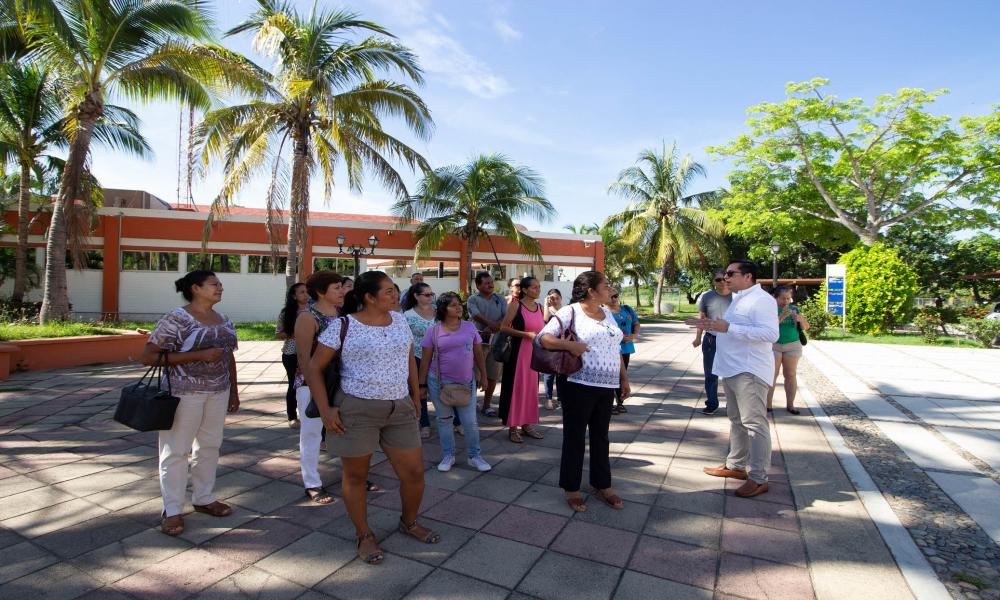 Licenciatura en Administración del CUCosta estrecha vinculación con padres de familia