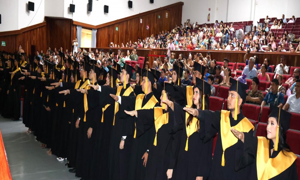 Egresaron 57 estudiantes de la carrera en Administración de la LIII Generación “Mtra. Julieta Vianney Madrigal Casian”
