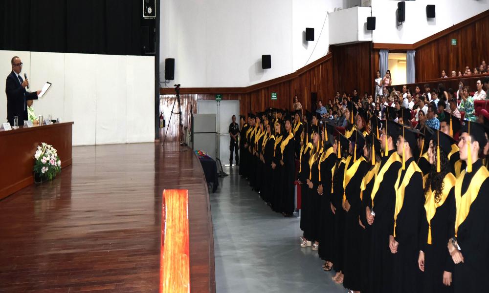 Egresaron 57 estudiantes de la carrera en Administración de la LIII Generación “Mtra. Julieta Vianney Madrigal Casian”