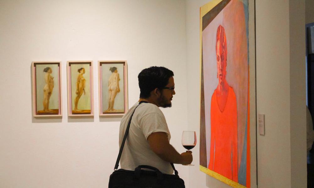 Exhibe Museo Peter Gray obras selectas de bienal J. A. Monroy