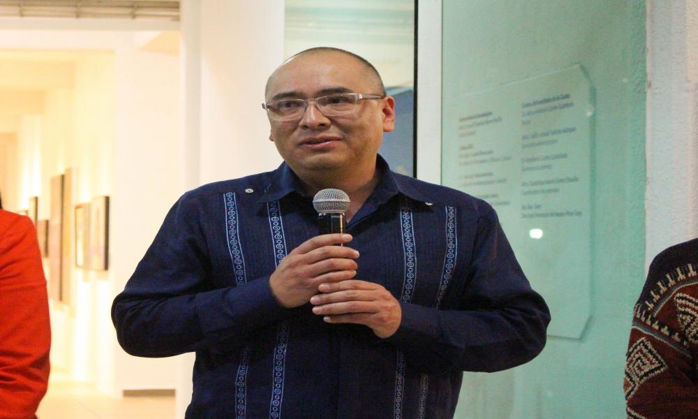 Exhibe Museo Peter Gray obras selectas de bienal J. A. Monroy