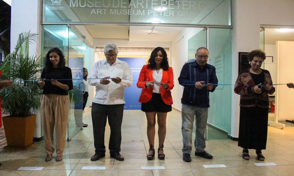 Exhibe Museo Peter Gray obras selectas de bienal J. A. Monroy