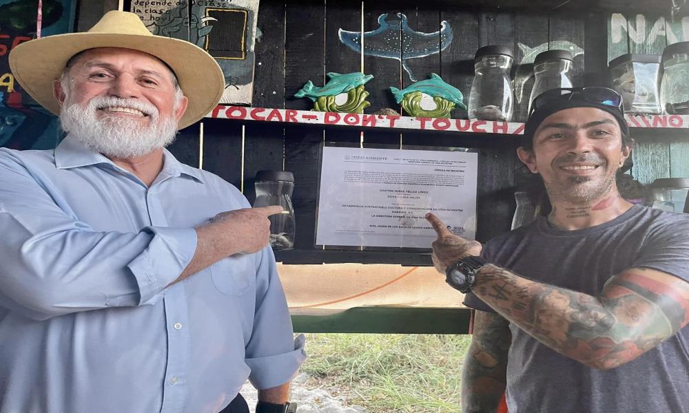 Colocan cédula de registro de colección científica y museográfica “Doctor Jorge Téllez López” en el campamento tortuguero de Boca de Tomates