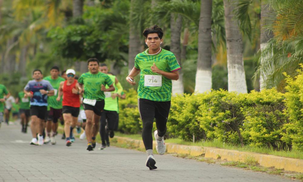 Exitosa 8va edición de la Carrera Leones Negros Grupo Diagnosti-k en Puerto Vallarta