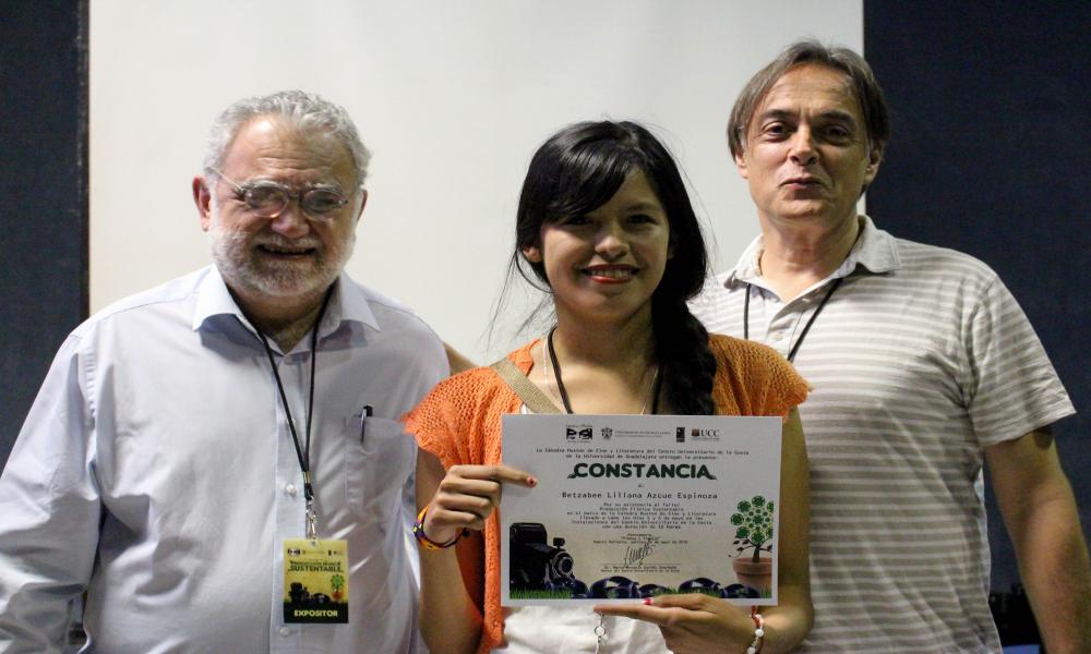 Recibe director del FICG galardón “La iguana de oro”