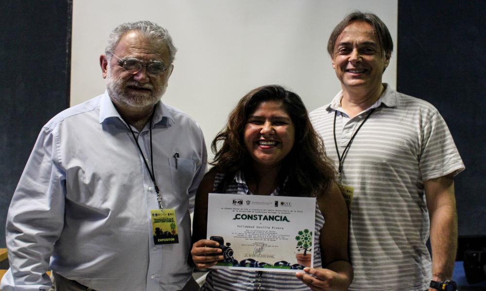 Recibe director del FICG galardón “La iguana de oro”