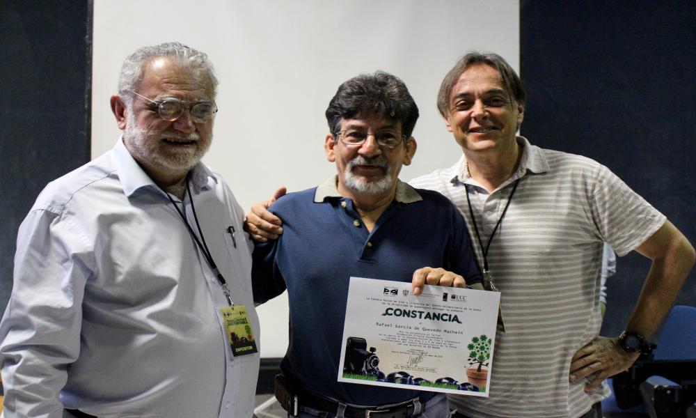 Recibe director del FICG galardón “La iguana de oro”