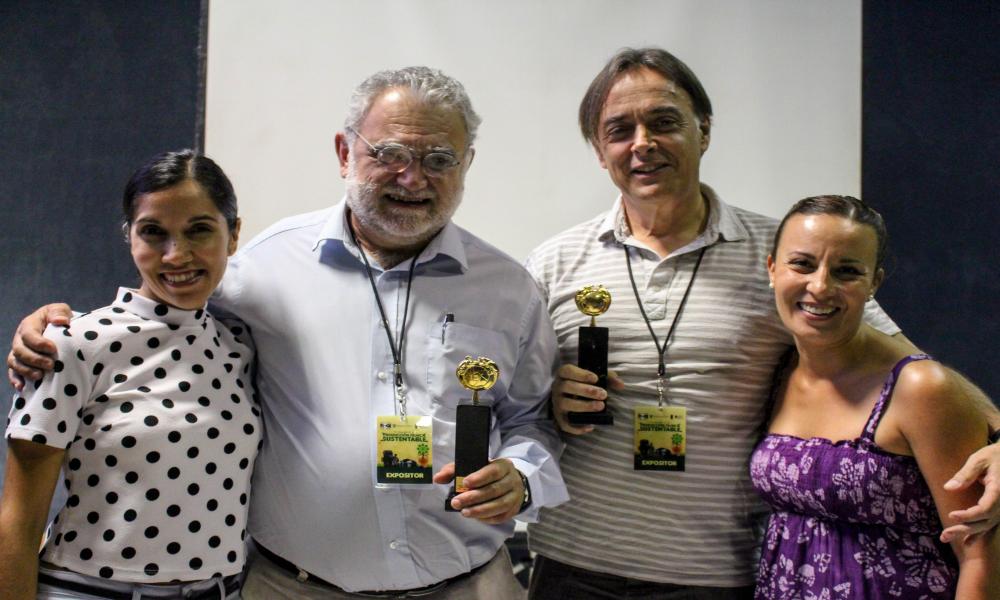 Recibe director del FICG galardón “La iguana de oro”