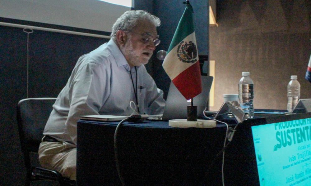 Recibe director del FICG galardón “La iguana de oro”