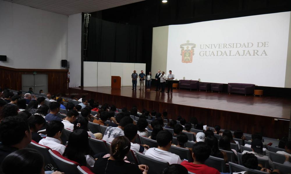 "Un contador es pilar de la sociedad, porque permiten que las personas con ideales cristalicen una empresa": Dr. Horario Eudave Robles