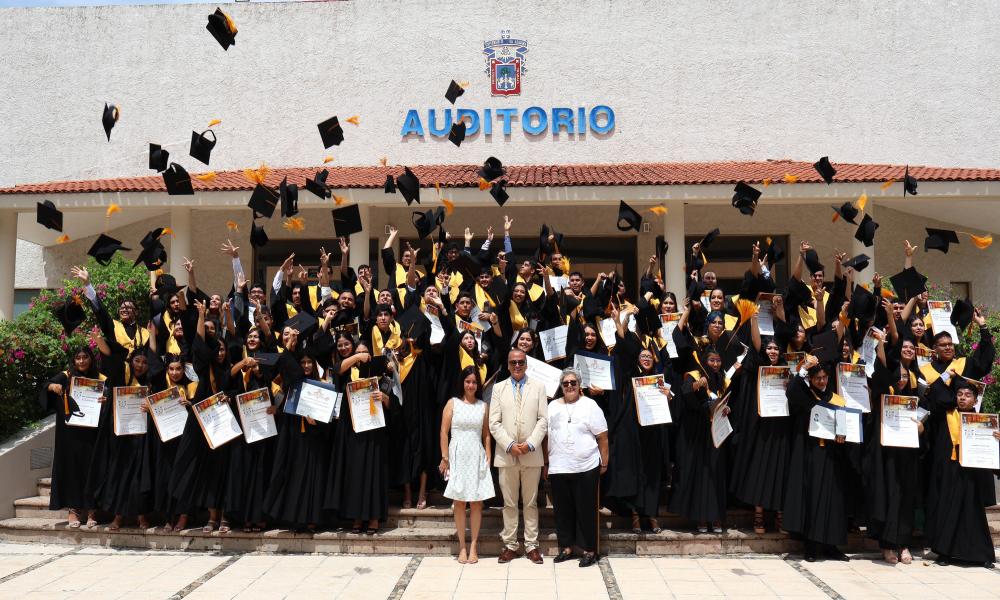 Terminan sus estudios 73 egresados en la Licenciatura en Contaduría Pública