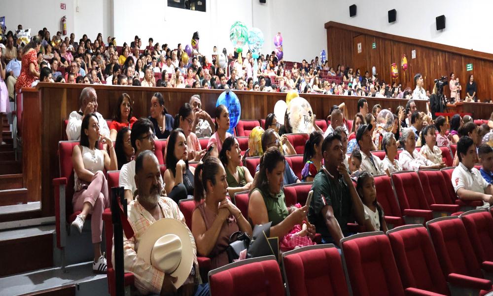 Terminan sus estudios 73 egresados en la Licenciatura en Contaduría Pública