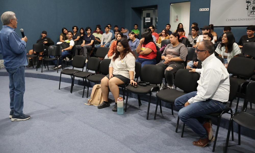 El Dr. Daniel González Romero impartió la conferencia “Contexto y Entorno en la Investigación Urbana”