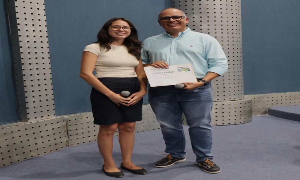 El Doctor José Luis Bravo Silva Impartió la Conferencia: “Emprendimiento”