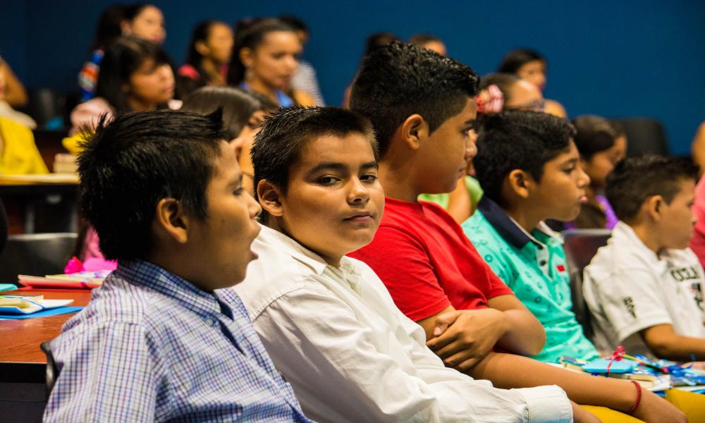 Universitarios apoyan educación de niños en situación vulnerable