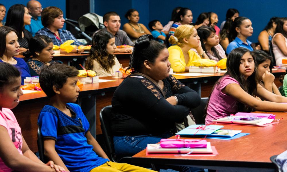 Universitarios apoyan educación de niños en situación vulnerable