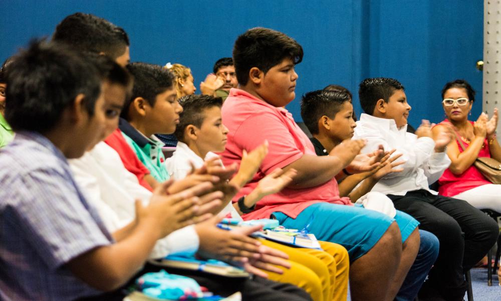 Universitarios apoyan educación de niños en situación vulnerable