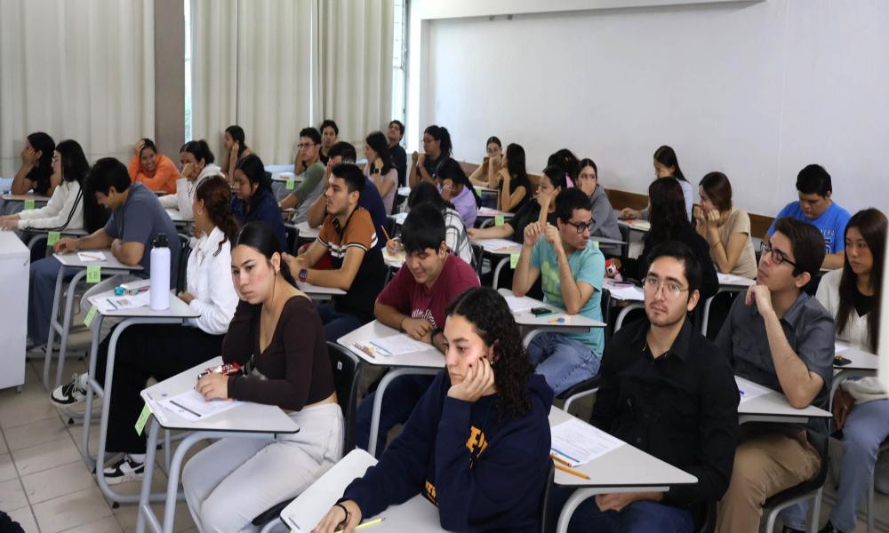 Los resultados del examen EGEL PLUS de CENEVAL INSTITUCIONAL, se darán a conocer el próximo 20 de diciembre del presente año. Los interesados consultar los resultados en la siguiente página: @CUC.EGEL.CENEVAL o en el número de teléfono 322 226 23 16, en Idioma Español Profesores y profesoras responsables del Centro Nacional de Evaluación para la Educación Superior (CENEVAL), aplicaron el examen EGEL PLUS de CENEVAL INSTITUCIONAL, el pasado sábado 23 de noviembre del presente año, en las instalaciones del Ce