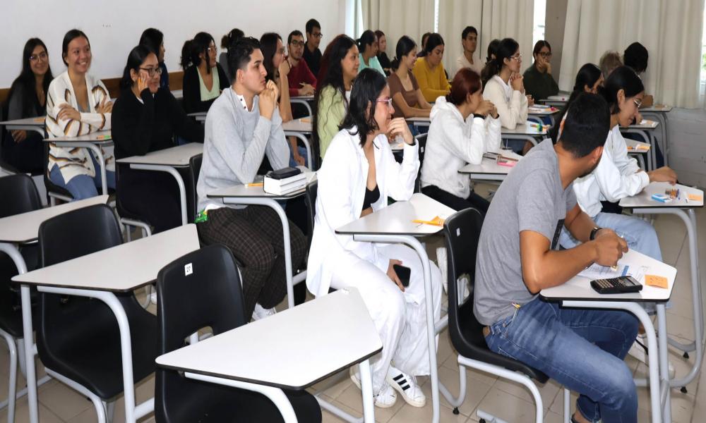 Los resultados del examen EGEL PLUS de CENEVAL INSTITUCIONAL, se darán a conocer el próximo 20 de diciembre del presente año. Los interesados consultar los resultados en la siguiente página: @CUC.EGEL.CENEVAL o en el número de teléfono 322 226 23 16, en Idioma Español Profesores y profesoras responsables del Centro Nacional de Evaluación para la Educación Superior (CENEVAL), aplicaron el examen EGEL PLUS de CENEVAL INSTITUCIONAL, el pasado sábado 23 de noviembre del presente año, en las instalaciones del Ce