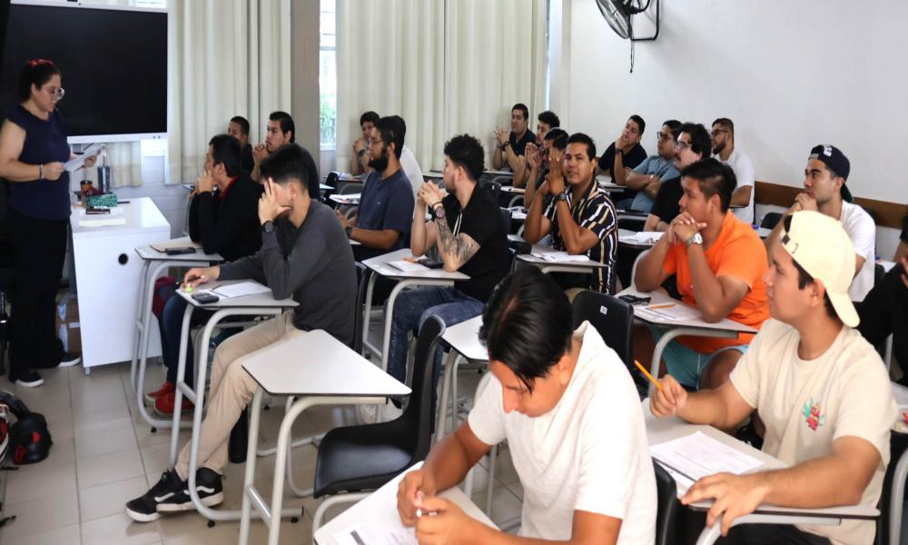 Los resultados del examen EGEL PLUS de CENEVAL INSTITUCIONAL, se darán a conocer el próximo 20 de diciembre del presente año. Los interesados consultar los resultados en la siguiente página: @CUC.EGEL.CENEVAL o en el número de teléfono 322 226 23 16, en Idioma Español Profesores y profesoras responsables del Centro Nacional de Evaluación para la Educación Superior (CENEVAL), aplicaron el examen EGEL PLUS de CENEVAL INSTITUCIONAL, el pasado sábado 23 de noviembre del presente año, en las instalaciones del Ce