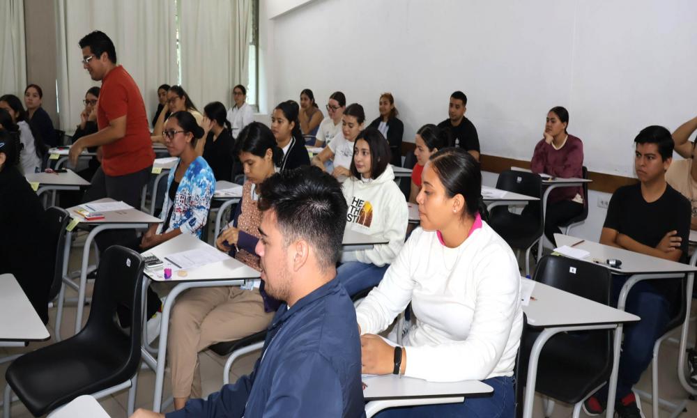 Los resultados del examen EGEL PLUS de CENEVAL INSTITUCIONAL, se darán a conocer el próximo 20 de diciembre del presente año. Los interesados consultar los resultados en la siguiente página: @CUC.EGEL.CENEVAL o en el número de teléfono 322 226 23 16, en Idioma Español Profesores y profesoras responsables del Centro Nacional de Evaluación para la Educación Superior (CENEVAL), aplicaron el examen EGEL PLUS de CENEVAL INSTITUCIONAL, el pasado sábado 23 de noviembre del presente año, en las instalaciones del Ce
