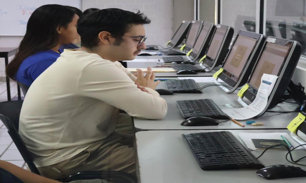 Los resultados del examen EGEL PLUS de CENEVAL INSTITUCIONAL, se darán a conocer el próximo 20 de diciembre del presente año. Los interesados consultar los resultados en la siguiente página: @CUC.EGEL.CENEVAL o en el número de teléfono 322 226 23 16, en Idioma Español Profesores y profesoras responsables del Centro Nacional de Evaluación para la Educación Superior (CENEVAL), aplicaron el examen EGEL PLUS de CENEVAL INSTITUCIONAL, el pasado sábado 23 de noviembre del presente año, en las instalaciones del Ce