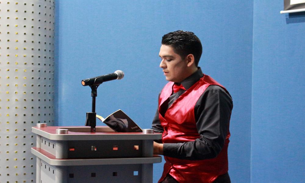 Universitarios leen “Drácula” en cuatro idiomas por Día Mundial del Libro