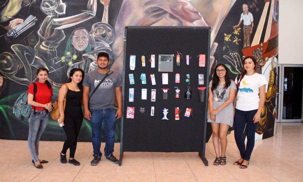 Universitarios leen “Drácula” en cuatro idiomas por Día Mundial del Libro