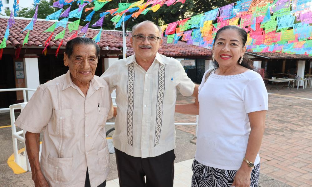 Presenta el Dr. Edmundo Andrade romo su libro “Cien Años de Poesía en Puerto Vallarta”