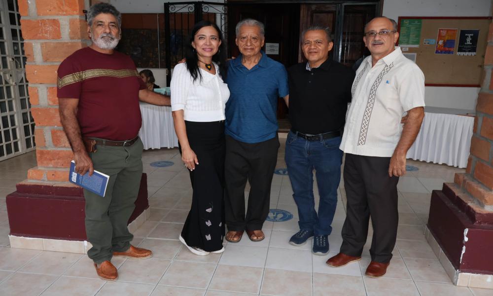 Presenta el Dr. Edmundo Andrade romo su libro “Cien Años de Poesía en Puerto Vallarta”